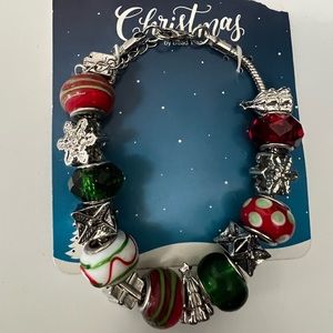Christmas charm bracelet. Glass beads.